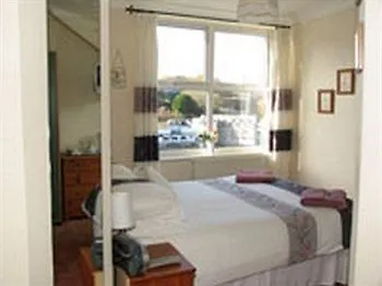 לינה וארוחת בוקר Bridgeside 4*